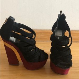 Dolce Vita faux suede black/gold/burgundy heels